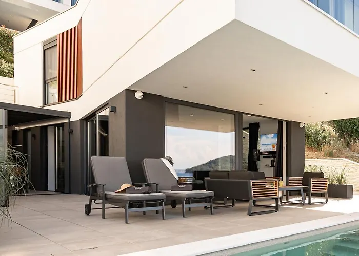 Villa Infinity - Luxurious Seaview With Enchanting Pool *