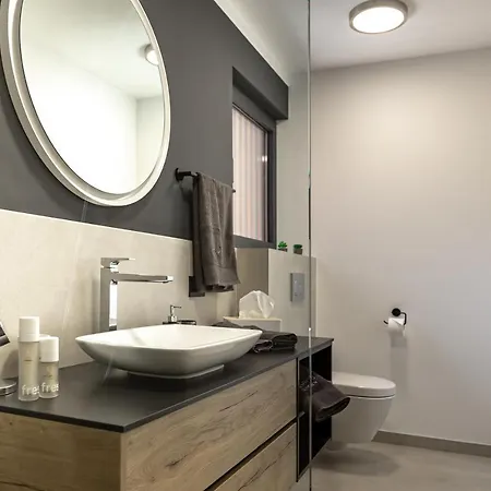 Infinity - Luxurious Seaview With Enchanting Pool Kali