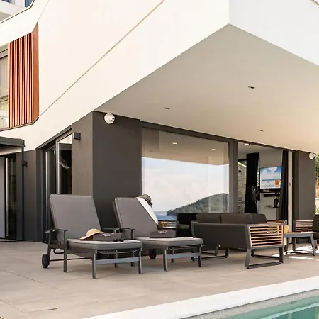 Villa Infinity - Luxurious Seaview With Enchanting Pool *