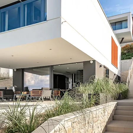 Infinity - Luxurious Seaview With Enchanting Pool Kali