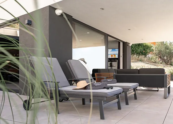 Infinity - Luxurious Seaview With Enchanting Pool * Kali