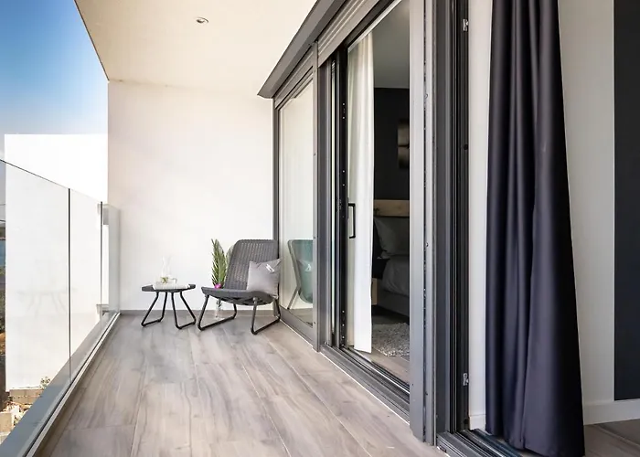 Infinity - Luxurious Seaview With Enchanting Pool *