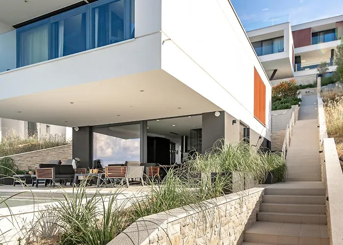 Infinity - Luxurious Seaview With Enchanting Pool Kali